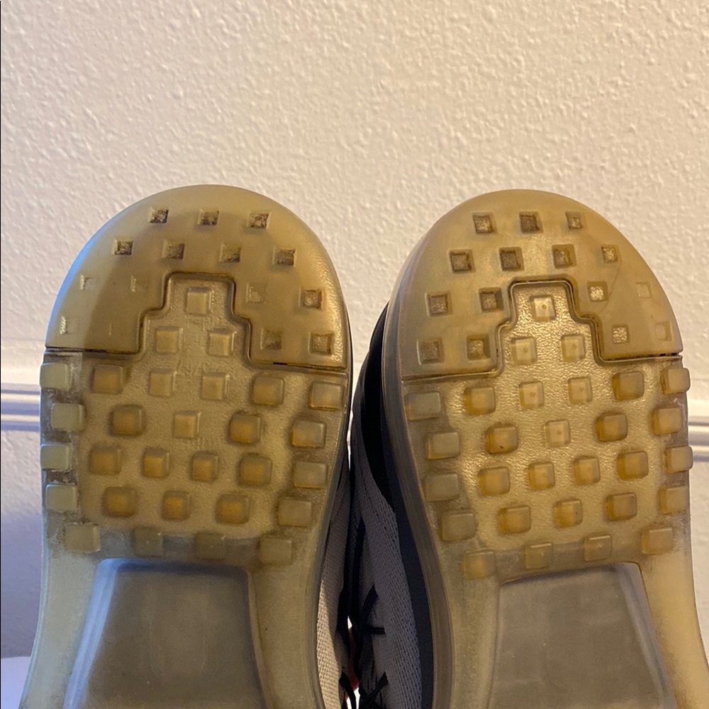 Men's Gray Nike Air Max Shoes - Picture 5 of 6